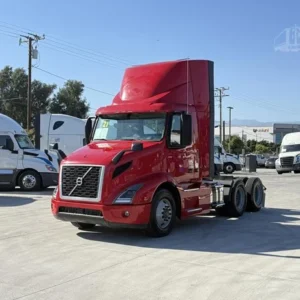 2021 VOLVO VNR64T300